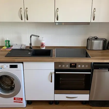 Moeblierte In Fuer Bis Zu 8 Personen شقة *