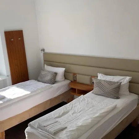 Moeblierte In Fuer Bis Zu 8 Personen Apartament Fürstenwalde